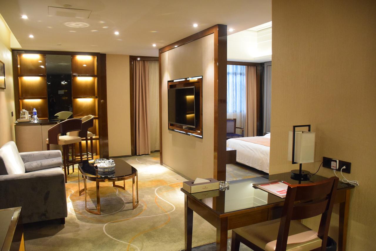 Ramada Foshan Hotel エクステリア 写真